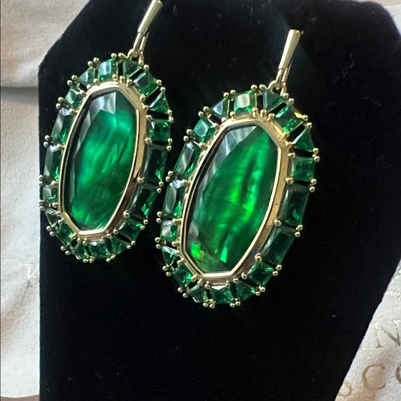 Kendra Scott Elle Gold Crystal Frame Drop Earrings in Kelly Green Illusion - Picture 2 of 3